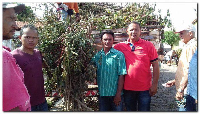 Prefeito Silva Júnior e Sec. Erivan Almondes distribui sementes - Imagem 4