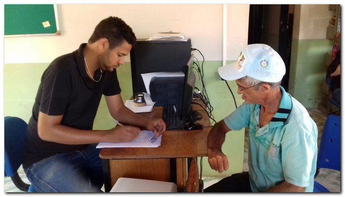 Prefeito Silva Júnior e Sec. Erivan Almondes distribui sementes - Imagem 11