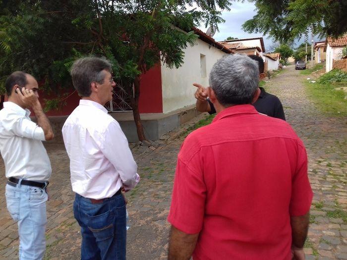 Prefeito Valmir Barbosa visita obras em andamento no município - Imagem 42