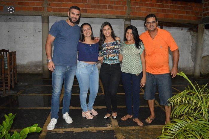 Jantar de aniversário da jovem Elaine. - Imagem 5