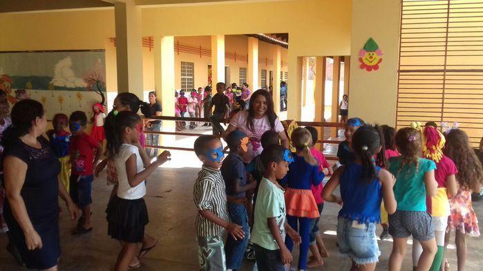 Escolas municipais comemoram o carnaval - Imagem 11