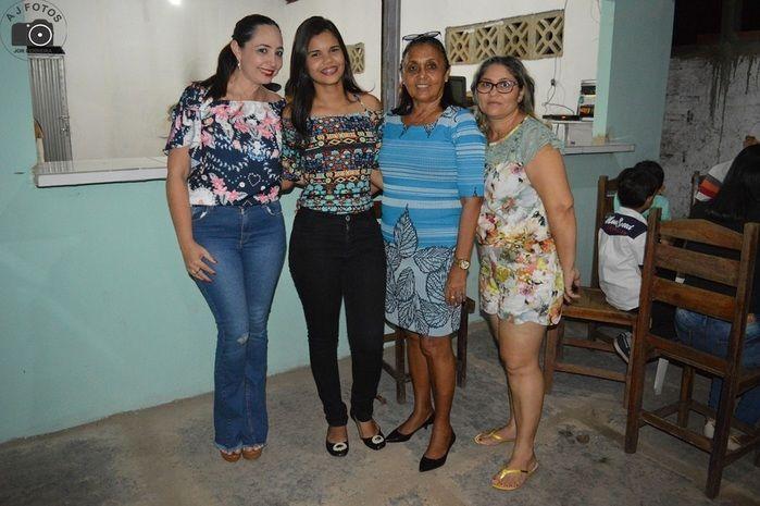 Jantar de aniversário da jovem Elaine. - Imagem 13