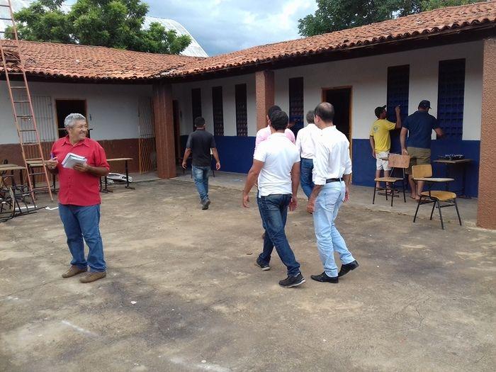 Prefeito Valmir Barbosa visita obras em andamento no município - Imagem 16