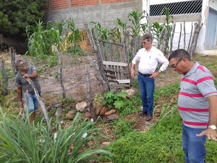 Prefeito Valmir Barbosa visita obras em andamento no município - Imagem 32