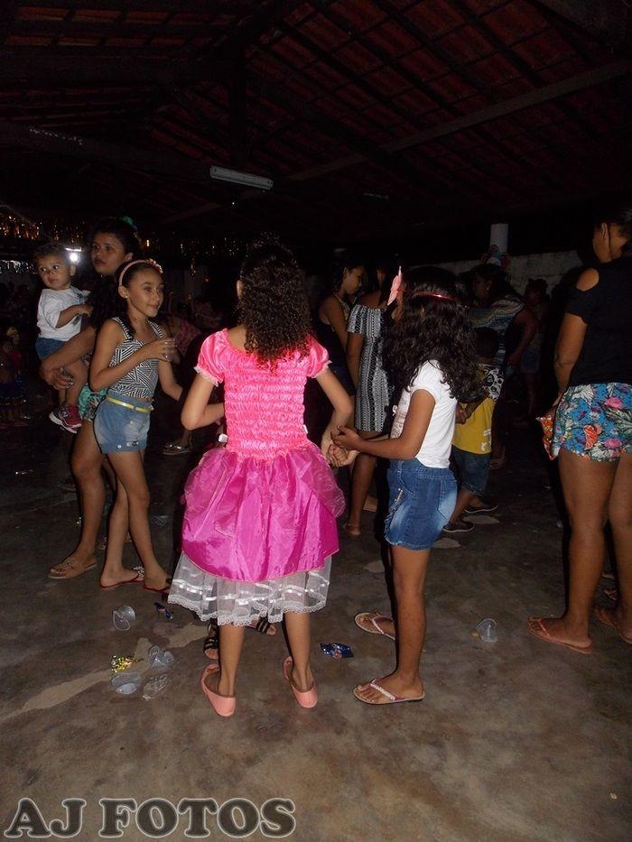 Prefeitura realiza carnaval para as crianças. - Imagem 37
