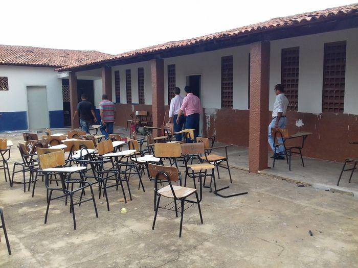 Prefeito Valmir Barbosa visita obras em andamento no município - Imagem 18