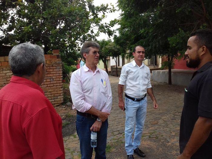 Prefeito Valmir Barbosa visita obras em andamento no município - Imagem 44