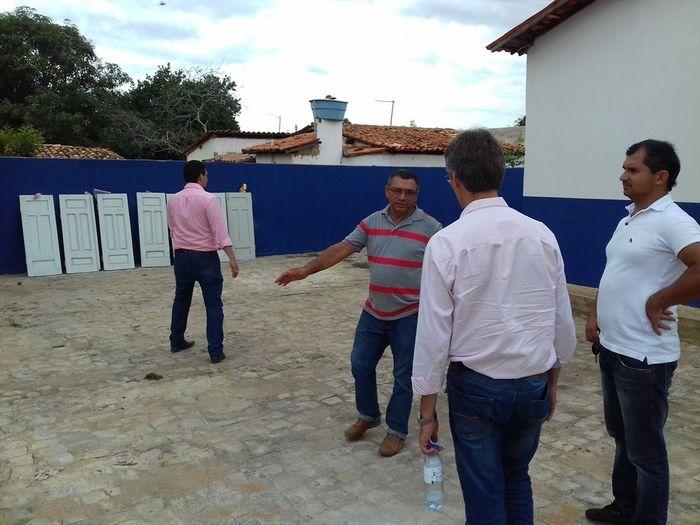 Prefeito Valmir Barbosa visita obras em andamento no município - Imagem 49