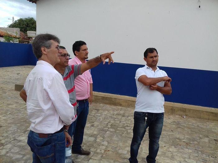 Prefeito Valmir Barbosa visita obras em andamento no município - Imagem 51