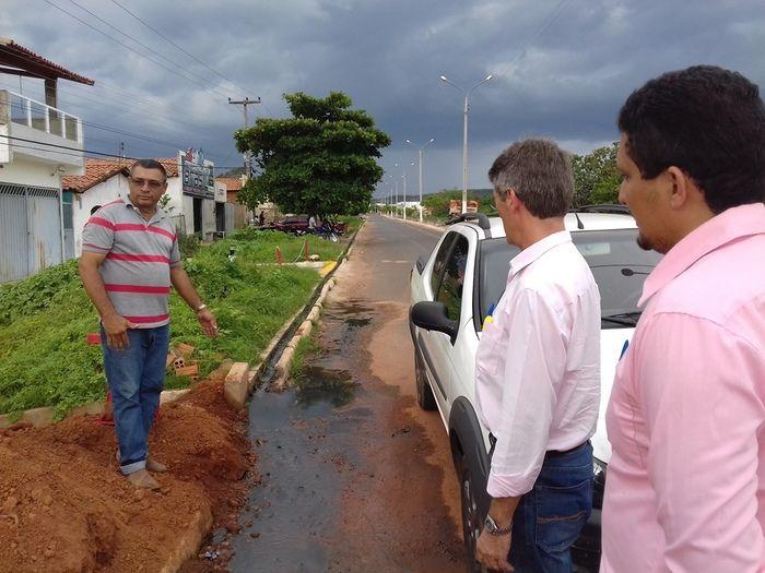 Prefeito Valmir Barbosa visita obras em andamento no município - Imagem 29