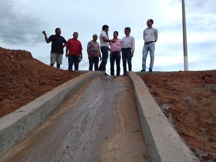 Prefeito Valmir Barbosa visita obras em andamento no município - Imagem 38