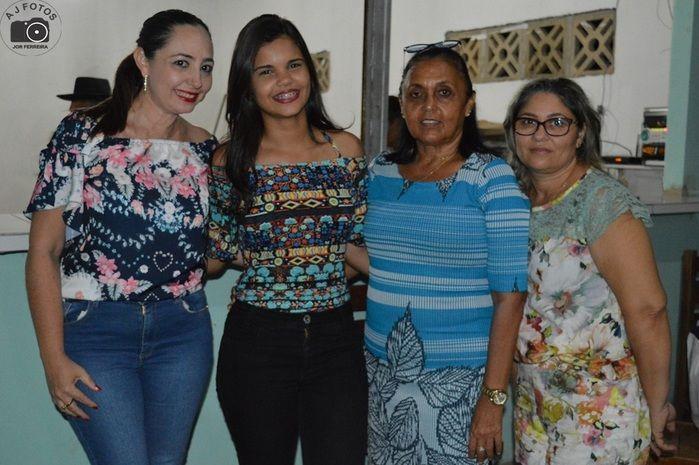 Jantar de aniversário da jovem Elaine. - Imagem 14