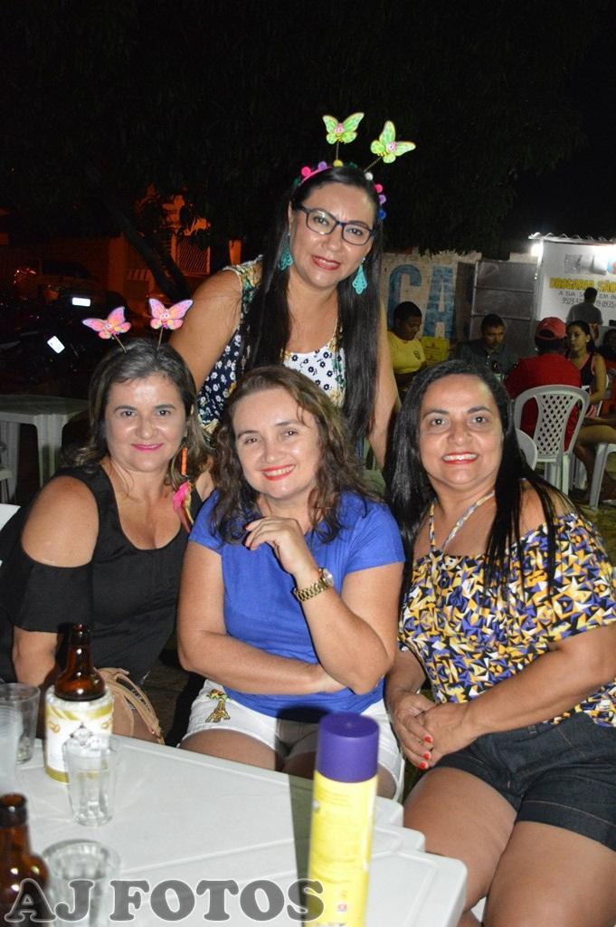 Carnaval contagia foliões. - Imagem 9