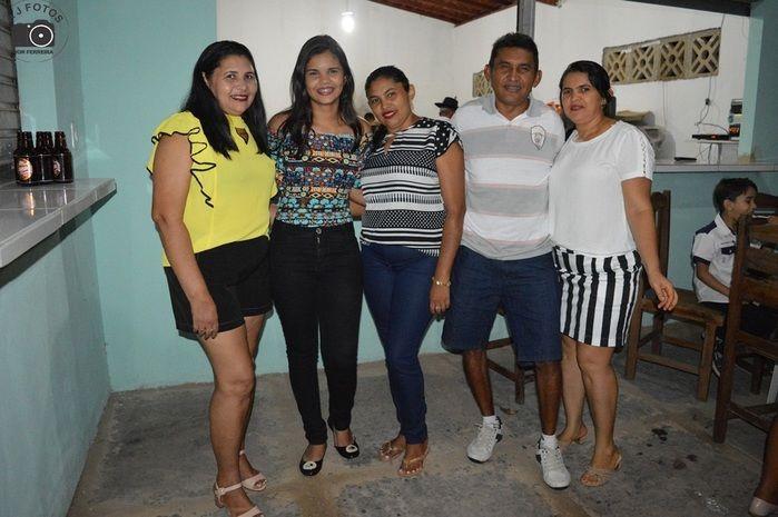 Jantar de aniversário da jovem Elaine. - Imagem 7