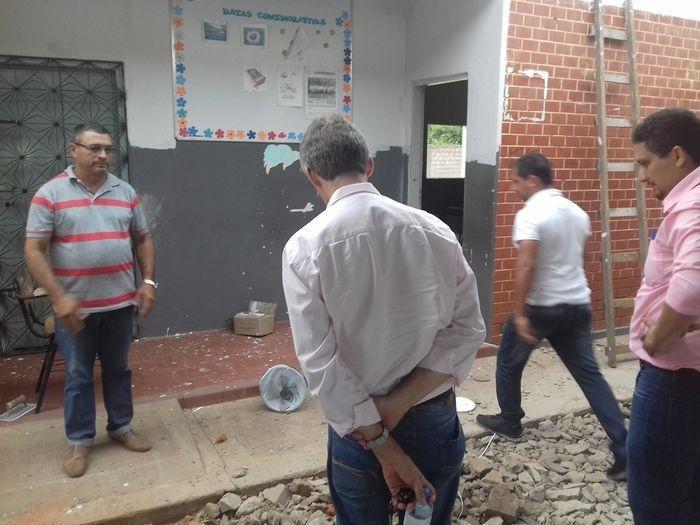 Prefeito Valmir Barbosa visita obras em andamento no município - Imagem 54