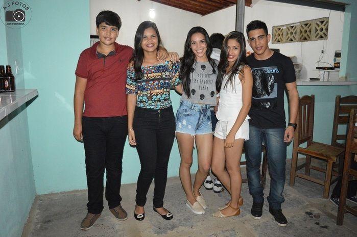 Jantar de aniversário da jovem Elaine. - Imagem 8