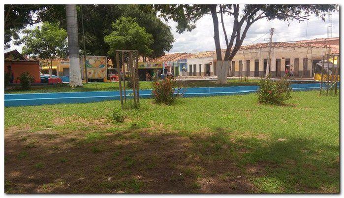 Prefeitura de Inhuma realiza serviço de conservação das Praças - Imagem 9