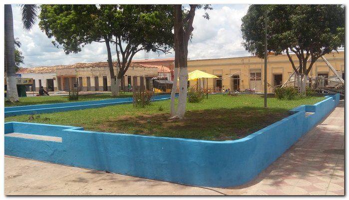 Prefeitura de Inhuma realiza serviço de conservação das Praças - Imagem 8