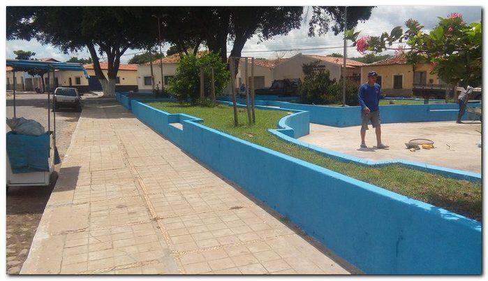 Prefeitura de Inhuma realiza serviço de conservação das Praças - Imagem 13