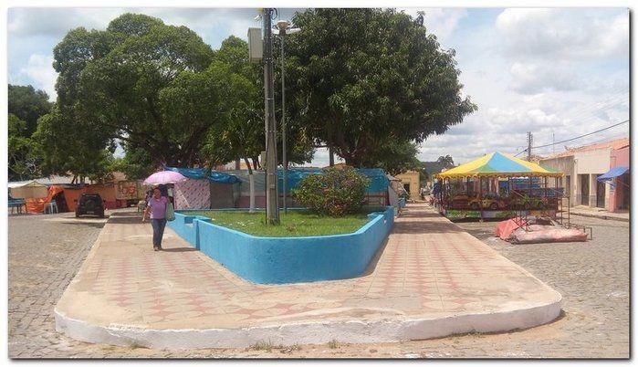 Prefeitura de Inhuma realiza serviço de conservação das Praças - Imagem 2