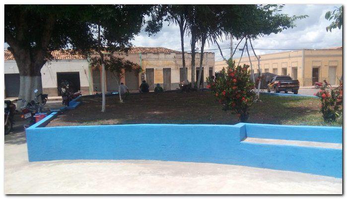 Prefeitura de Inhuma realiza serviço de conservação das Praças - Imagem 15