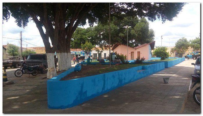 Prefeitura de Inhuma realiza serviço de conservação das Praças - Imagem 6