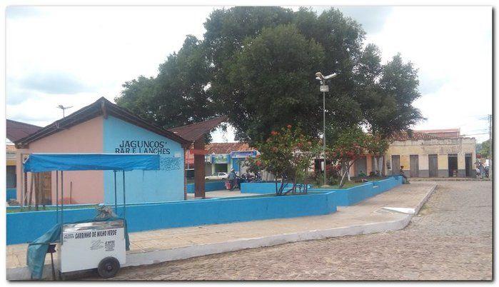 Prefeitura de Inhuma realiza serviço de conservação das Praças - Imagem 1