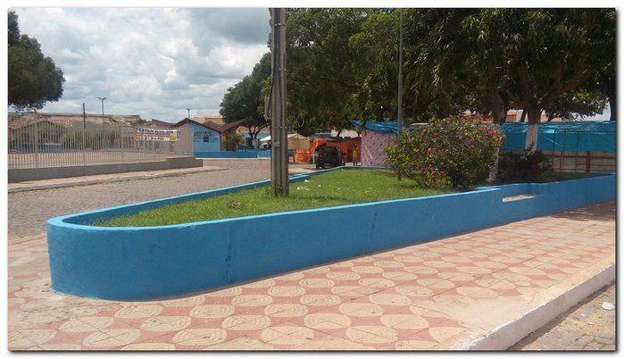 Prefeitura de Inhuma realiza serviço de conservação das Praças - Imagem 7