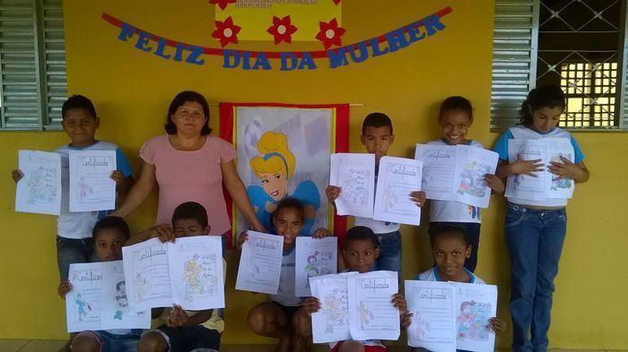 Alunos Homenageiam as Mulheres - Imagem 3