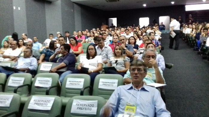 Prefeito Valmir Barbosa, e equipe buscam parcerias no Congresso - Imagem 38