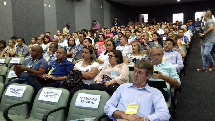 Prefeito Valmir Barbosa, e equipe buscam parcerias no Congresso - Imagem 45
