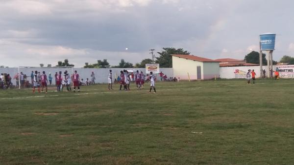 Com três gols de Laércio Varjota vence e esta na semifinal - Imagem 4