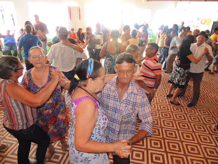 Idosos lotam encontro da Melhor Idade  - Imagem 13