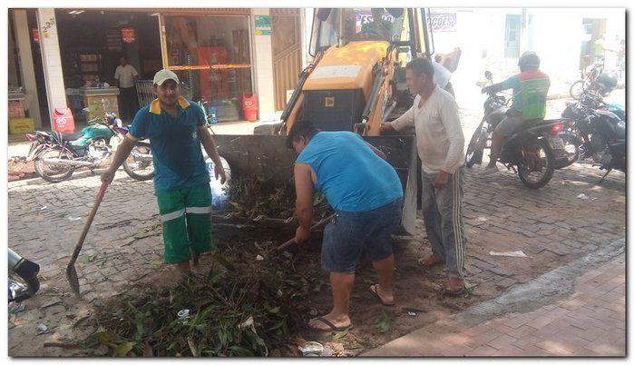 Prefeitura de Inhuma reforma a Praça João de Deus - Imagem 1