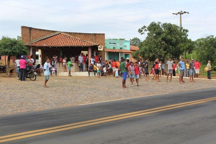 Manifestantes Bloqueiam BR 230, na Altura da Comunidade dos Potes - Imagem 3