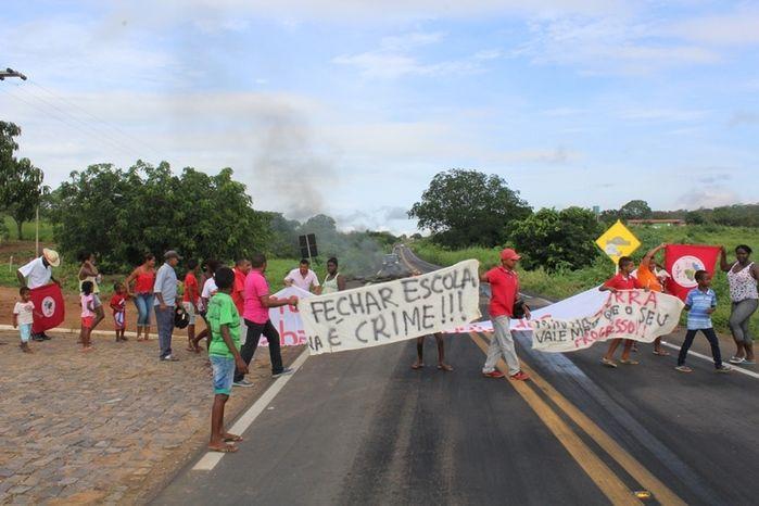 Manifestantes Bloqueiam BR 230, na Altura da Comunidade dos Potes - Imagem 7