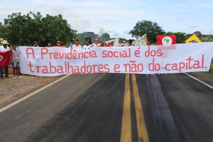 Manifestantes Bloqueiam BR 230, na Altura da Comunidade dos Potes - Imagem 9