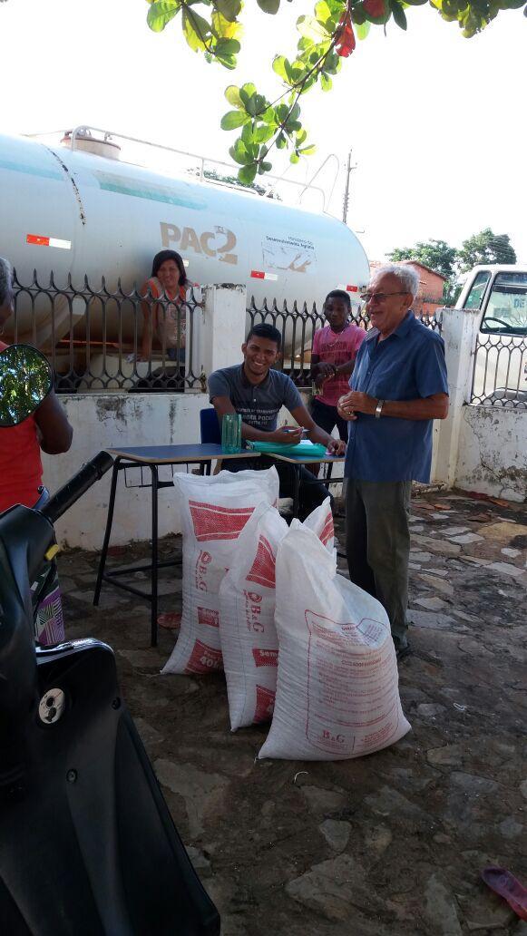 Entrega de sementes e mudas para agricultores locais - Imagem 1