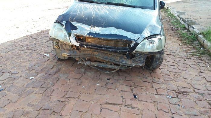 Motorista perde controle na entrada da cidade e derruba muro - Imagem 2