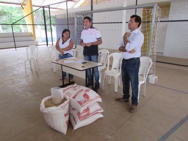 Agricultores do Brejo da Fortaleza Recebem Sementes de Feijão - Imagem 16