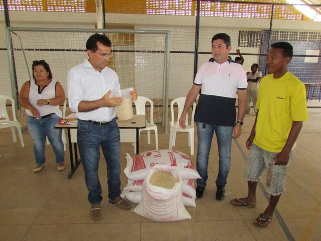 Agricultores do Brejo da Fortaleza Recebem Sementes de Feijão - Imagem 17