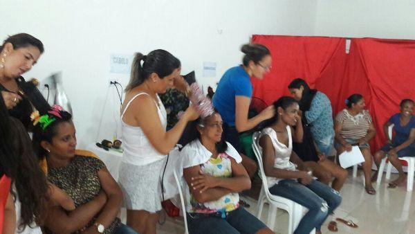 Dia da mulher é comemorado com palestras e momentos de beleza  - Imagem 19