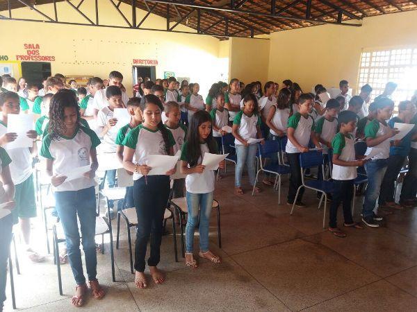 Alunos participam de palestra sobre semana santa  - Imagem 9