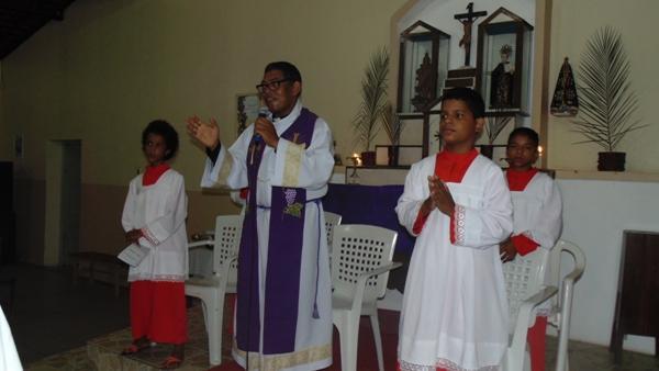 Fieis participam de missa pelo aniversário da cidade  - Imagem 9