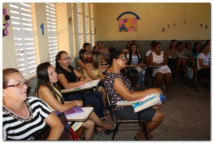 Secretaria de Educação entrega livros para professores - Imagem 2
