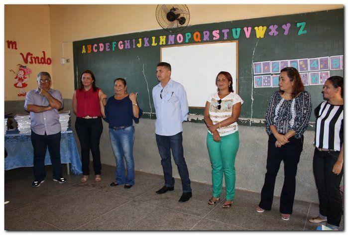 Secretaria de Educação entrega livros para professores - Imagem 1