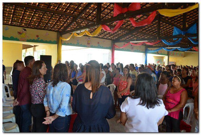 Secretaria Municipal de Educação entrega livros didáticos - Imagem 6
