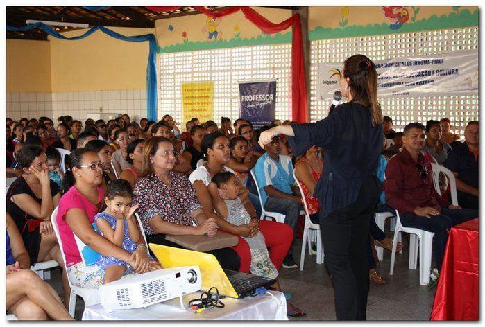 Secretaria Municipal de Educação entrega livros didáticos - Imagem 24