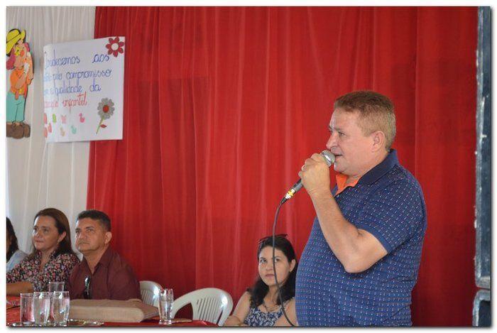 Secretaria Municipal de Educação entrega livros didáticos - Imagem 10