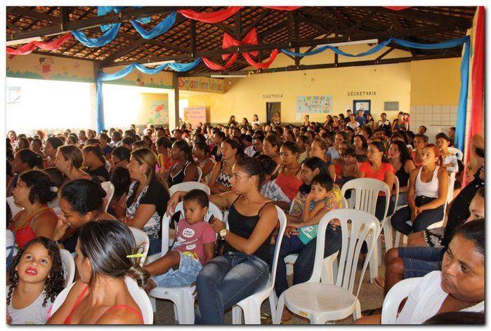 Secretaria Municipal de Educação entrega livros didáticos - Imagem 30
